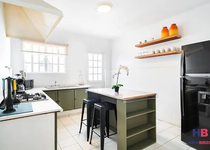 Hermosa Casa Remodelada Con Terraza Privada