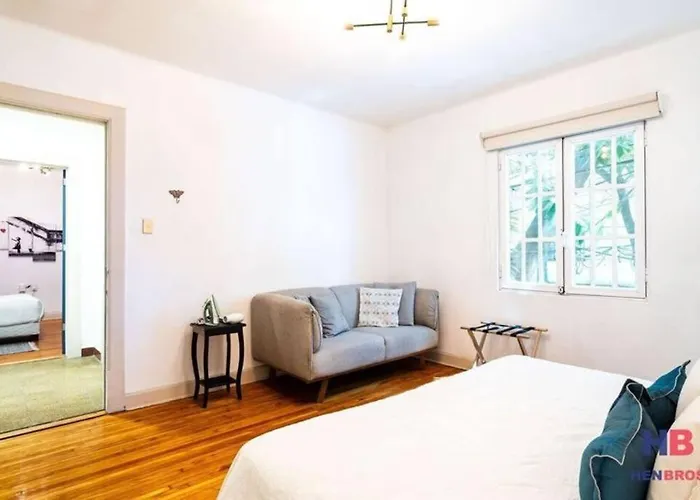 Hermosa Casa Remodelada Con Terraza Privada