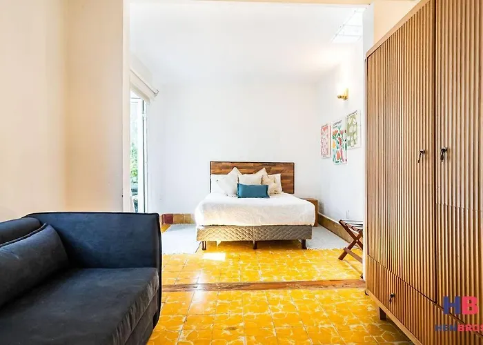Hermosa Casa Remodelada Con Terraza Privada Casa de férias Cidade do México