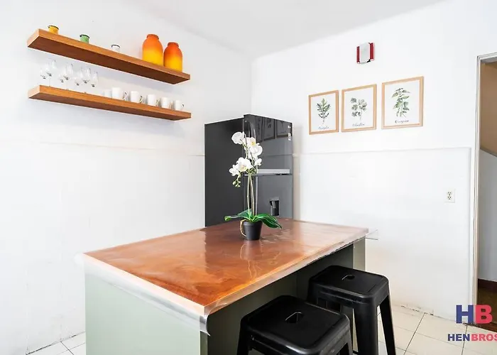 Hermosa Casa Remodelada Con Terraza Privada